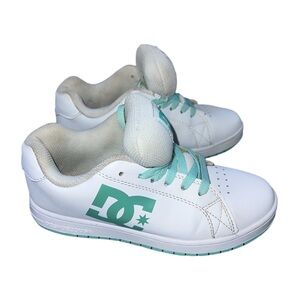 DC Shoes Women’s Gaveler Sneakers – White & Mint – Size 6